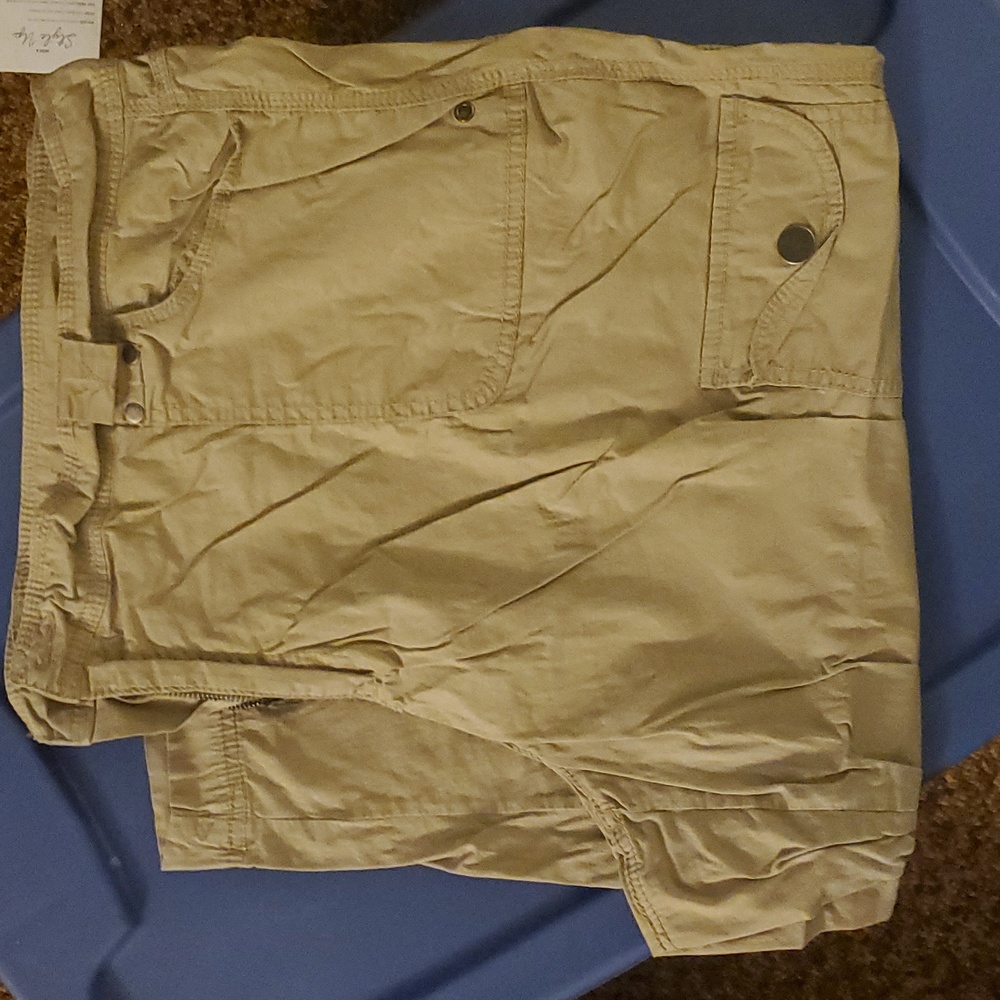 Tan capris